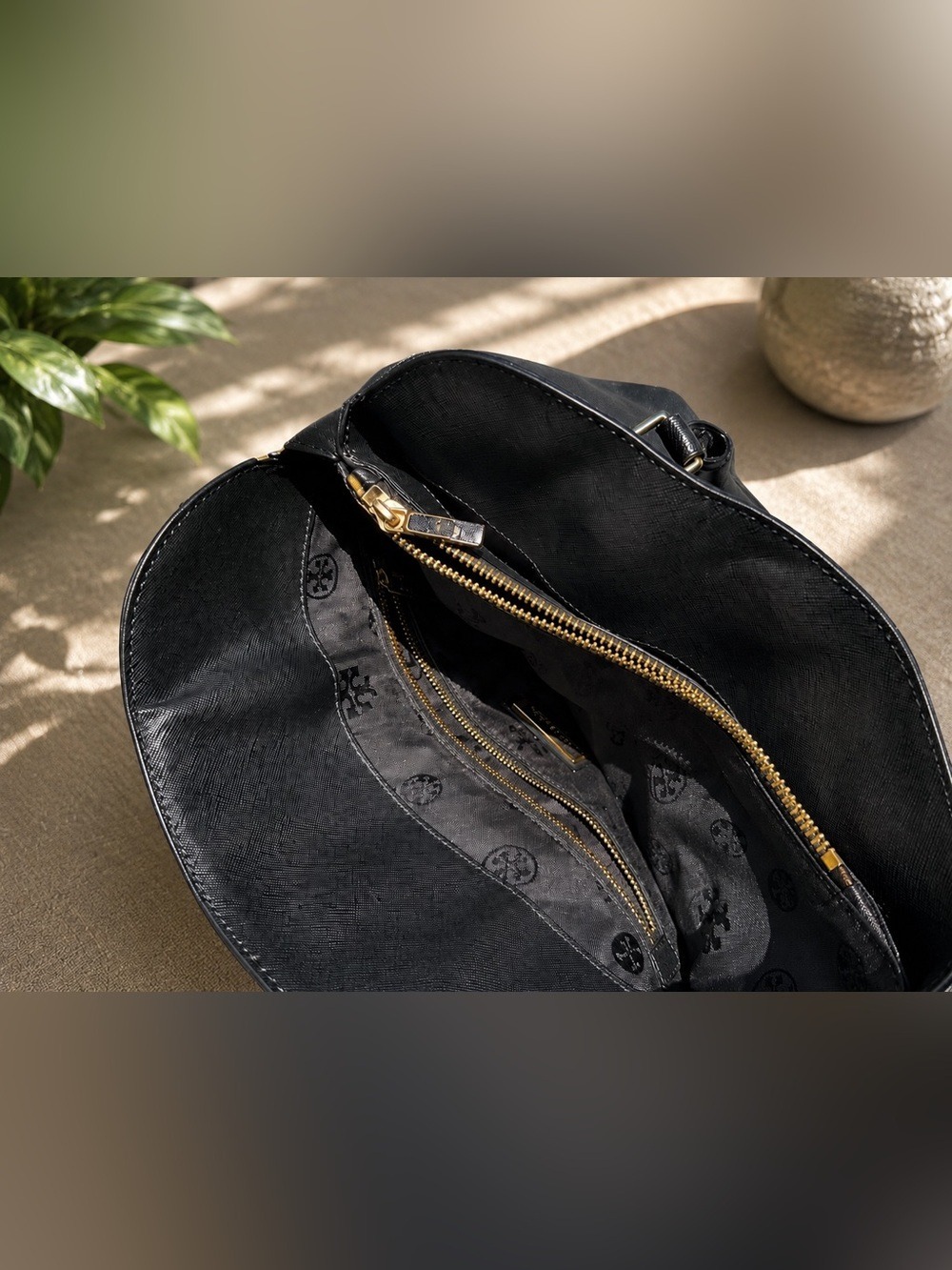 🖤 Tory Burch Black Leather Dome Satchel Purse • Classic Everyday Designer Bag - Picture 4 of 13